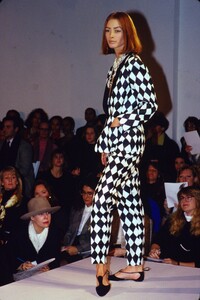 1944599804_isaac-mizrahi-ss-1990-christy(7).thumb.jpg.4bb8952c9b46b7e59dd2888acc05fe2f.jpg