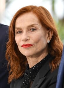 Isabelle+Huppert+Frankie+Photocall+72nd+Annual+7GIEtt8eI5px.jpg