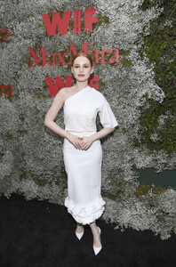 Madelaine+Petsch+Max+Mara+Celebrates+Elizabeth+gntXntESXNVx.jpg