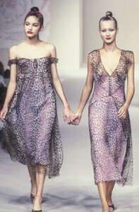 7719418_Blumarine1997WomenRTW82.thumb.jpg.2297dfbddb0d1ba967356476237a55bb.jpg