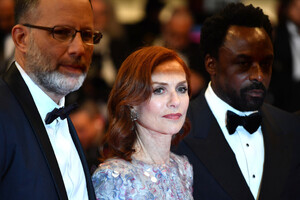 Isabelle+Huppert+Frankie+Red+Carpet+72nd+Annual+-LcxE32Pojex.jpg