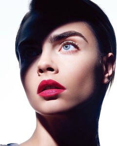 Cara-Delevingne-Vogue-Korea-Cover-Photoshoot02.thumb.jpg.e8966371aeaa9e70e46b03b0afeab95b.jpg