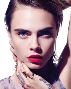 Cara-Delevingne-Vogue-Korea-Cover-Photoshoot04.thumb.jpg.25160e9efe625355e5b89983a9b96e3a.jpg