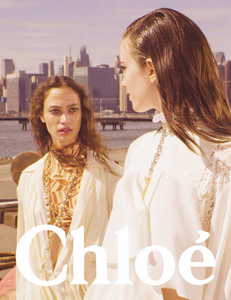 Meisel_Chloe_Fall_Winter_18_19_03.thumb.png.5ff5f3eb24189948166a113ad4f3a255.png