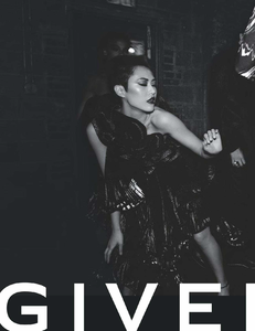 Meisel_Givenchy_Fall_Winter_18_19_01.thumb.png.117e998d34f882ebf372eb453744fa47.png