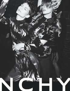 Meisel_Givenchy_Fall_Winter_18_19_02.thumb.png.819b24a28fbdb028fa7cab7fb29d376f.png