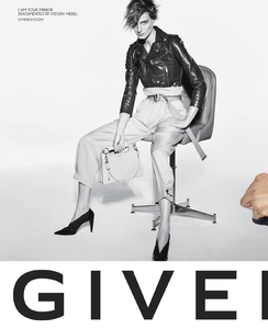 Meisel_Givenchy_Spring_Summer_2019_03.thumb.png.7fa4d0a02ce9a64d21c0c75e339db082.png