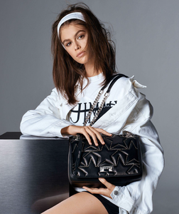 Meisel_Jimmy_Choo_Spring_Summer_2019_01.thumb.png.f435f50519e2780ba042773096ee7d06.png