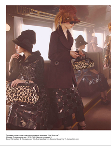 Meisel_Louis_Vuitton_Fall_Winter_12_13_08.thumb.png.17b19aeb12b602d42f0cd64b5371b42b.png