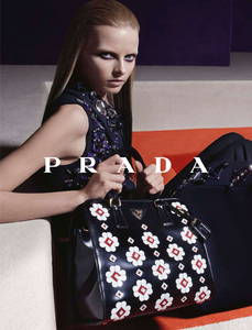 Meisel_Prada_Fall_Winter_12_13_05.thumb.png.2a9449273219292375eb21509d13f071.png