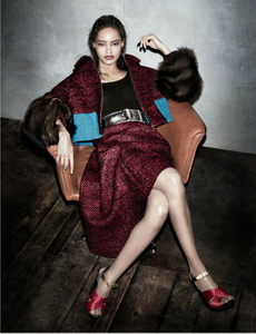 Meisel_Prada_Fall_Winter_13_14_03.thumb.png.86f1a08bb87d3e6483f43e475a0bf533.png