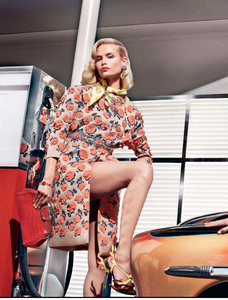 Meisel_Prada_Spring_Summer_2012_05.thumb.png.6d9967a2e1a4bfe952009c3c8375d27e.png