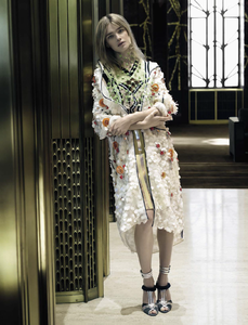 Meisel_Prada_Spring_Summer_2016_01.thumb.png.afd0391f6dd5ccf081785fe4ea41a239.png