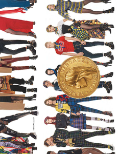 Meisel_Versace_Fall_Winter_18_19_02.thumb.png.6cab9cf8b22b205114db4ccff3a713fd.png