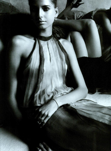 Munro_Vogue_Italia_October_2003_01.thumb.png.d76fb772b5f9417b3437316ab8356d5e.png