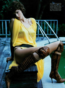 Saikusa_Vogue_Italia_October_2003_09.thumb.png.2dbf79bab0ee68102e94b98c76943380.png