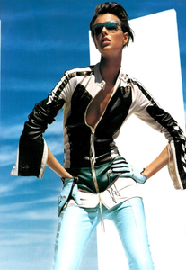 Testino_Roberto_Cavalli_Fall_Winter_03_04_04.thumb.png.5cbbb3ed199b34c852262cc5f0de59b0.png