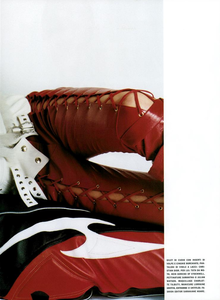 Testino_Vogue_Italia_October_2003_08.thumb.png.6c9db59e25ba8657876e6ebb750b0803.png