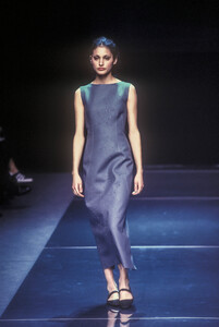 alberta-ferretti-fw-1998-2.thumb.jpg.64e03ff9c626f60c264eef02c6fe465b.jpg