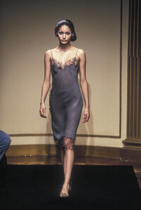 alberta-ferretti-ss-1998-6.thumb.jpg.c59c587da6250e697a396bb4387b85a2.jpg