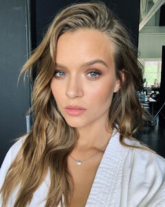 josephineskriver_61109609_180675616260098_8816802465970111967_n.jpg