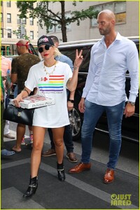 lady-gaga-celebrates-pride-at-her-parents-restaurant-04.jpg