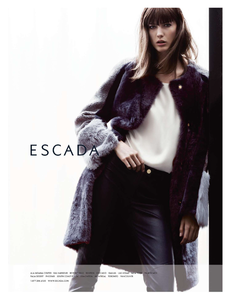 1117227270_Knoepfel__Indlekofer_Escada_Fall_Winter_13_14_04.thumb.png.ee835a652ef76a52ad29317c27a9c13b.png