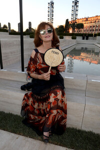 Susan+Sarandon+Fendi+Couture+Fall+Winter+2019+h9mGQ7s5ooBx.jpg