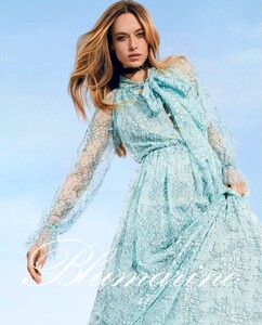 Blumarine-Fall-Winter-2019-Campaign06.thumb.jpg.88e83ae8e68ce5ac46e2b97e35bebc60.jpg