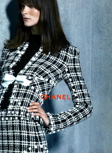 Lagerfeld_Chanel_Fall_Winter_03_04_02.thumb.png.2973ff4a24cb21314a0a4b8d4b44ee2c.png