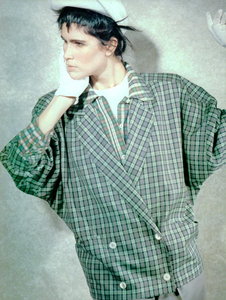 Lindbergh_Sportmax_Spring_Summer_1985_07.thumb.png.38ddb37a0d8e5550d5fcacbbf3a64438.png