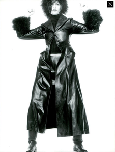 Meisel_Alberta_Ferretti_Fall_Winter_94_95_06.thumb.png.ef464c36d4bad30d7f51d87f6f6f6363.png