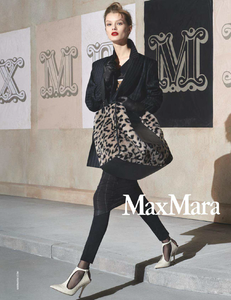 Meisel_Max_Mara_Fall_Winter_18_19_02.thumb.png.9a1ba8ca6ac286ca855240d7690d25a5.png