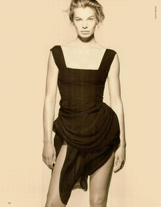 Meisel_Vogue_Italia_July_August_1988_07.thumb.png.0df448f030eefdd8c4f06619bca3978d.png