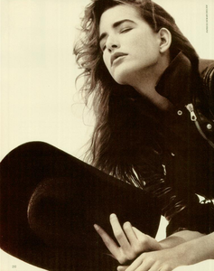 Pelle_Nera_Demarchelier_Vogue_Italia_July_August_1988_01.thumb.png.a7869538b6bcf07362ef13b1146a30fa.png