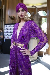 backstage-defile-zuhair-murad-automne-hiver-2019-2020-paris-coulisses-79.thumb.jpg.c57ffb365fa478728222f57a206cb598.jpg