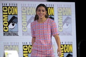 chloe-bennet-agents-of-s.h.i.e.l.d.-panel-at-2019-sdcc-2.thumb.jpg.78b8ca476f73ea4749fa7f586f60c8ed.jpg