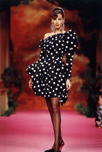 christian-lacroix-haute-couture-fall-winter-1991_7597033428_o.thumb.jpg.09047a63324252d4ec311e58c1152cbf.jpg