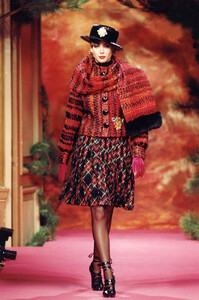 christian-lacroix-haute-couture-fall-winter-1991_7597073322_o.thumb.jpg.25d77493a2f6de27f2f7e9a5f44054ee.jpg