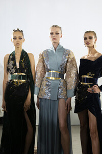 elie-saab-hc-bks-m-rf19-0552.thumb.jpg.5aadb0746e4d37b537354c0083ea660c.jpg