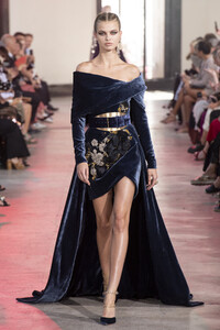 elie-saab-hc-rf19-4549.thumb.jpg.3cc822d1f9bd82030cd34547ac856be7.jpg