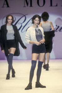 105572338_Blumarine1993WomenRTW115.thumb.jpg.02cc8fc9a545f53741544df1ff3a5aeb.jpg