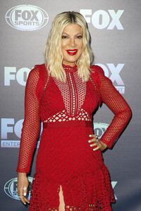 Tori+Spelling+2019+Fox+Upfront+k8NaYaiBd8mx.jpg