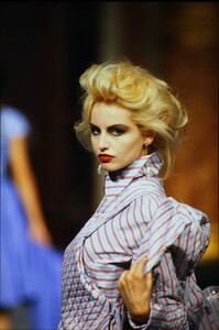 1727170735_vivienne-westwood-ss-1996(1).thumb.jpg.7499676610ff255abbb2bdcd7427cd3f.jpg