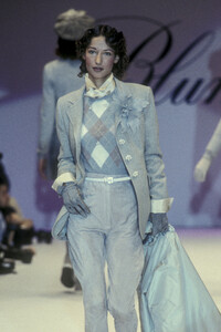 234584797_Blumarine1993WomenRTW159.thumb.jpg.581a3292daacda2a225d1076819e605f.jpg