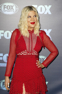 Tori+Spelling+2019+Fox+Upfront+_RFBeKcAwNDx.jpg