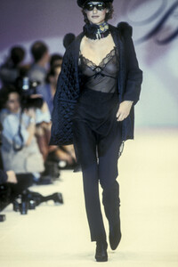 424192618_Blumarine1993WomenRTW133.thumb.jpg.0716887d2a788bbd2591789d9131b215.jpg