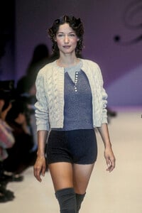 464516493_Blumarine1993WomenRTW116.thumb.jpg.9ecbdd59a9bb7c5f6ccba89a71246bd2.jpg