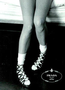 Lindbergh_Prada_Spring_Summer_1994_06.thumb.png.acd44635e9865764af49e92e37e3cbd7.png