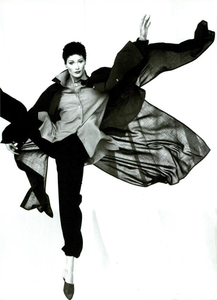 Max_Mara_Spring_Summer_1994_03.thumb.png.beeba55fd3e12b7539e188624f5f8065.png